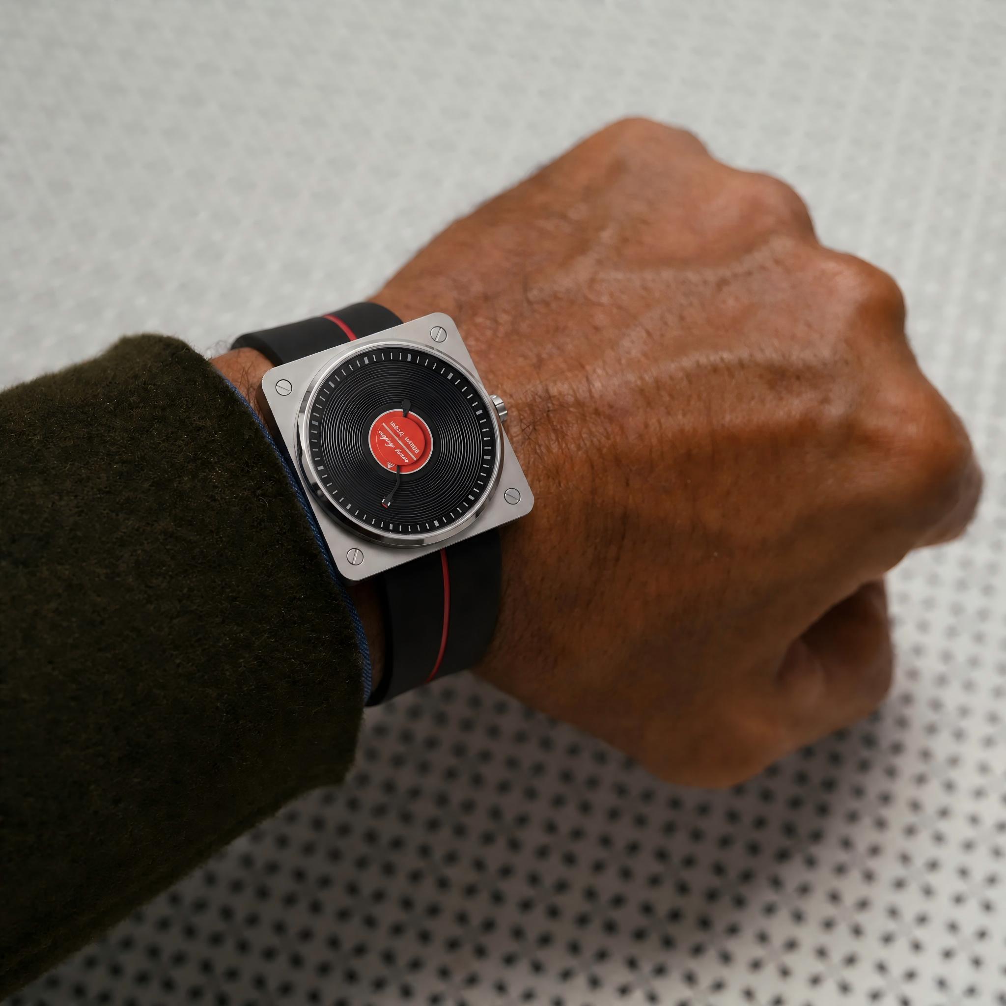 SKU Vinyl Record Quartz Men's  - đánh giá và giá Vintage Watch Collecting
